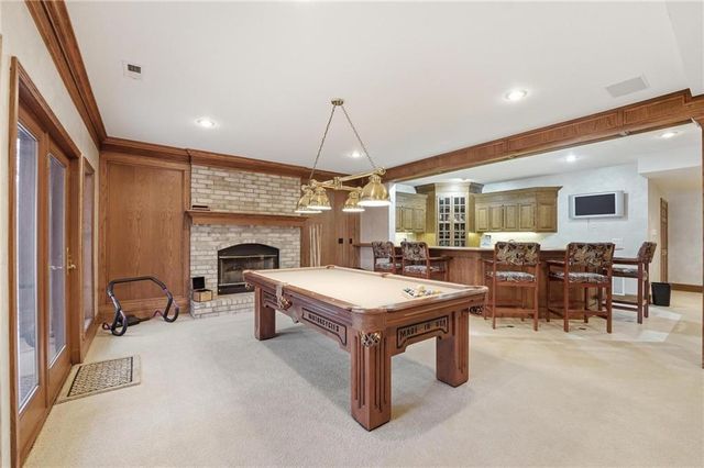 71 The Woodlands Drive, Gladstone, MO 64119