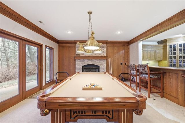 71 The Woodlands Drive, Gladstone, MO 64119