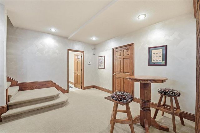 71 The Woodlands Drive, Gladstone, MO 64119
