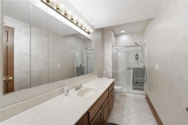 71 The Woodlands Drive, Gladstone, MO 64119