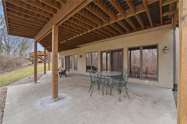 71 The Woodlands Drive, Gladstone, MO 64119