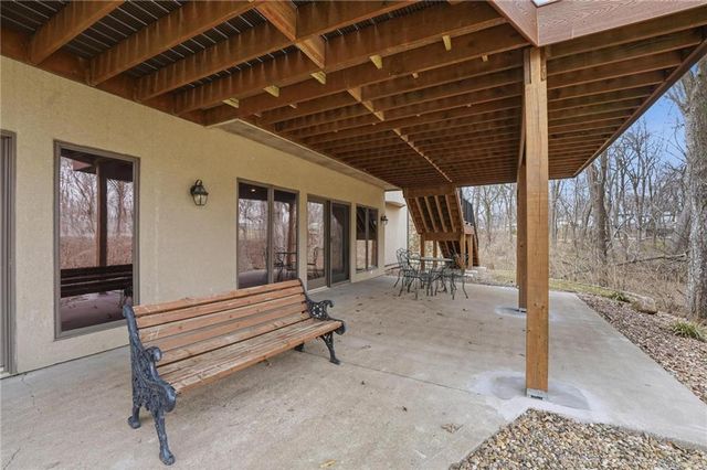 71 The Woodlands Drive, Gladstone, MO 64119