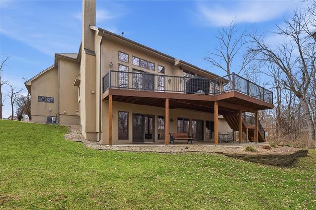 71 The Woodlands Drive, Gladstone, MO 64119