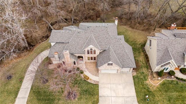 71 The Woodlands Drive, Gladstone, MO 64119