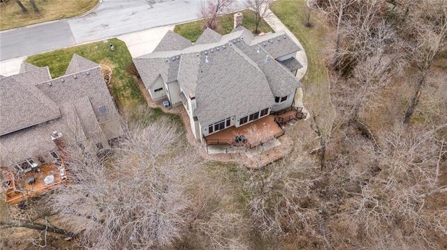 71 The Woodlands Drive, Gladstone, MO 64119