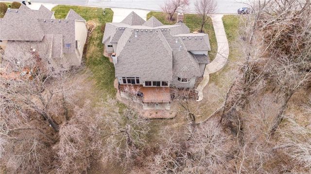 71 The Woodlands Drive, Gladstone, MO 64119