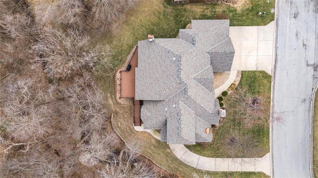 71 The Woodlands Drive, Gladstone, MO 64119