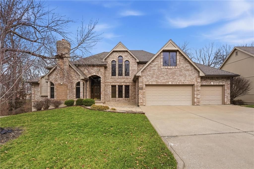 71 The Woodlands Drive, Gladstone, MO 64119