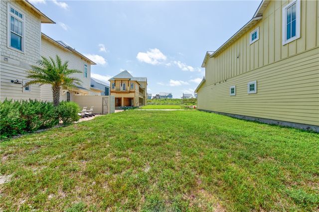 704 Sunrise Ave, Port Aransas, TX 78373