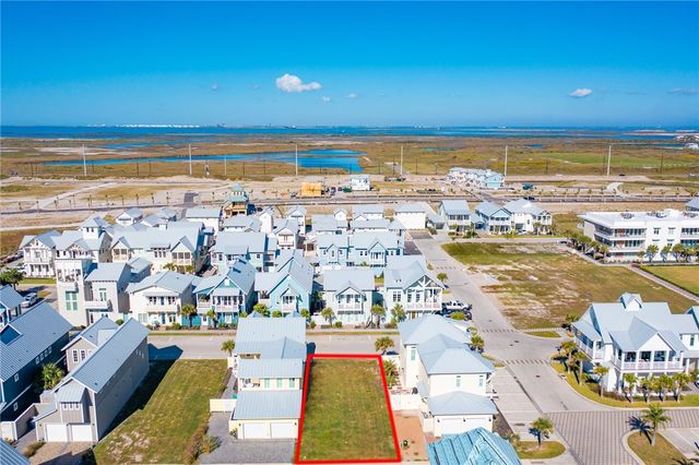 704 Sunrise Ave, Port Aransas, TX 78373