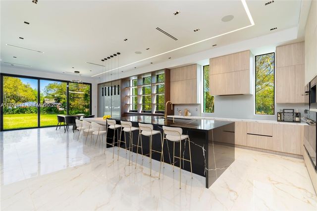 5903 SW 54th Ct, Davie, FL 33314