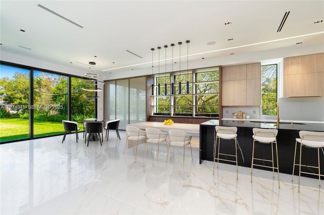 5903 SW 54th Ct, Davie, FL 33314