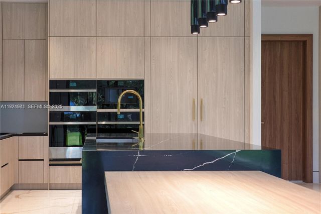 5903 SW 54th Ct, Davie, FL 33314