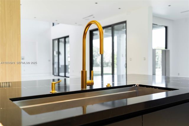 5903 SW 54th Ct, Davie, FL 33314