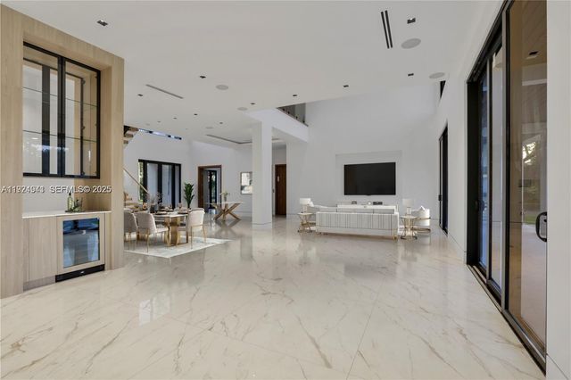 5903 SW 54th Ct, Davie, FL 33314