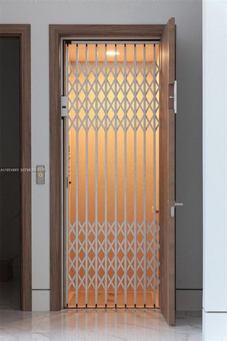 5903 SW 54th Ct, Davie, FL 33314