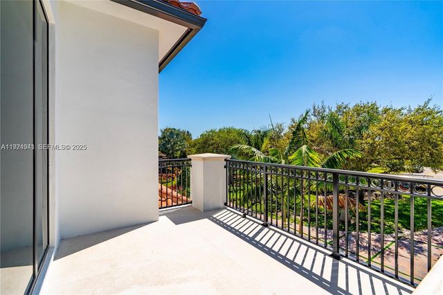 5903 SW 54th Ct, Davie, FL 33314