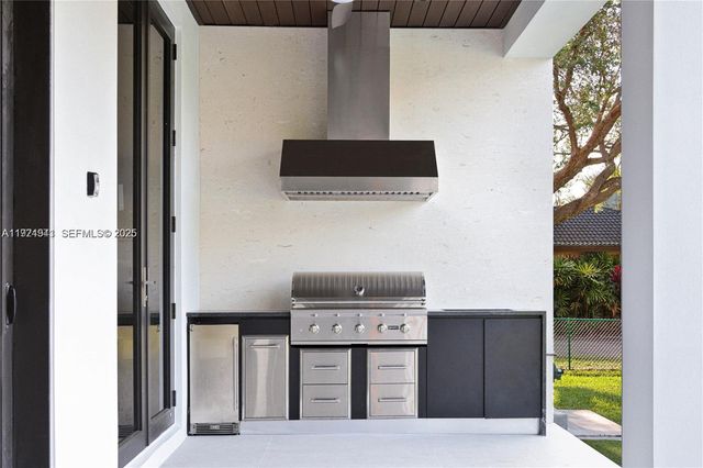 5903 SW 54th Ct, Davie, FL 33314