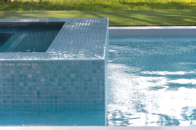 5903 SW 54th Ct, Davie, FL 33314