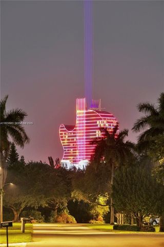 5903 SW 54th Ct, Davie, FL 33314