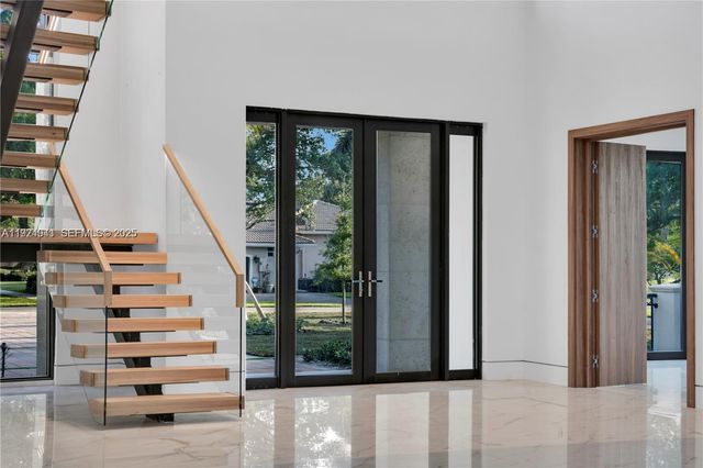 5903 SW 54th Ct, Davie, FL 33314