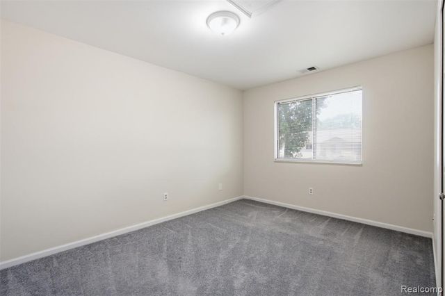 17447 Utica Oaks Lane, Roseville, MI 48066