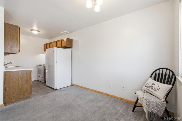 17447 Utica Oaks Lane, Roseville, MI 48066