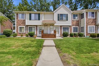 17447 Utica Oaks Lane, Roseville, MI 48066