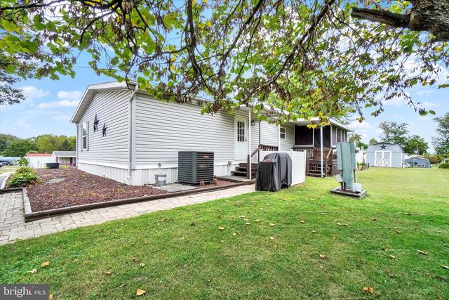 14 SPRUCE LN, Manchester, PA 17345