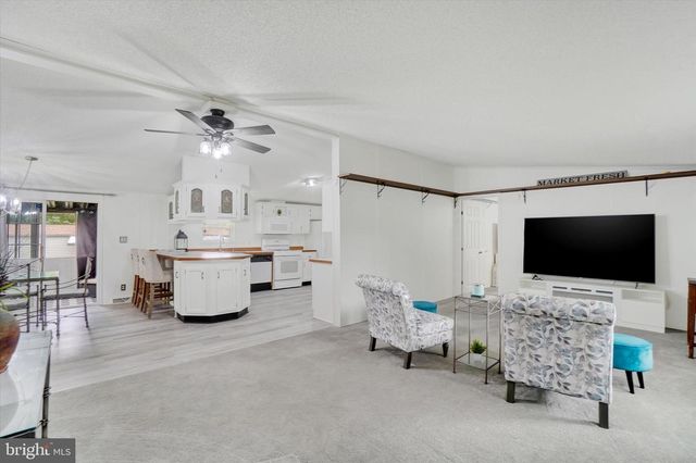 14 SPRUCE LN, Manchester, PA 17345