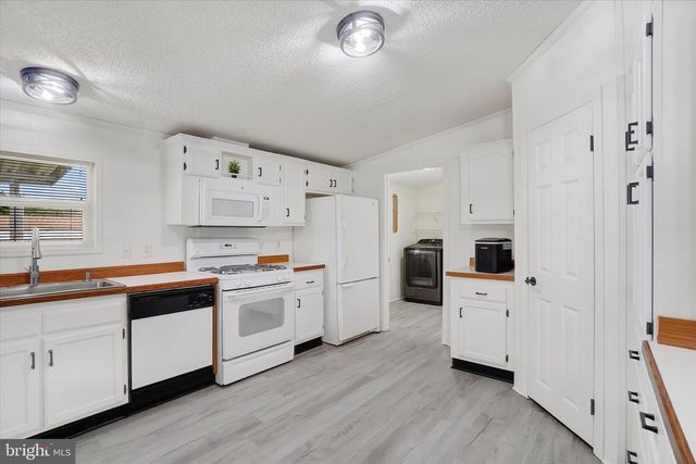 14 SPRUCE LN, Manchester, PA 17345