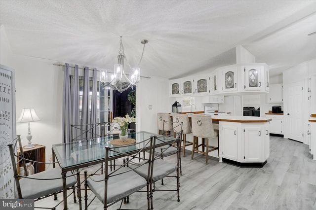 14 SPRUCE LN, Manchester, PA 17345