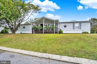 14 SPRUCE LN, Manchester, PA 17345