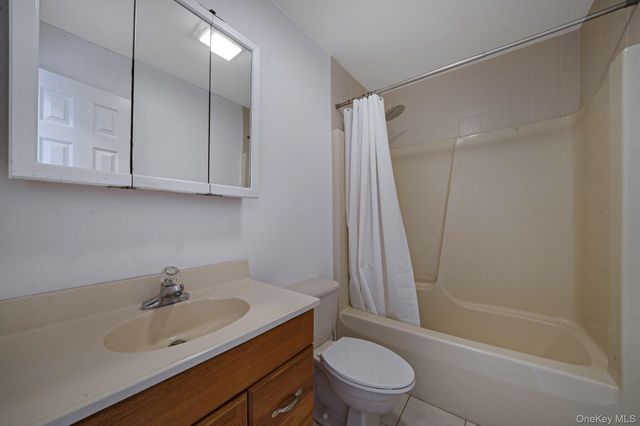 100 E 7th Street, Deer Park, NY 11729