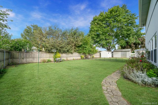 100 E 7th Street, Deer Park, NY 11729