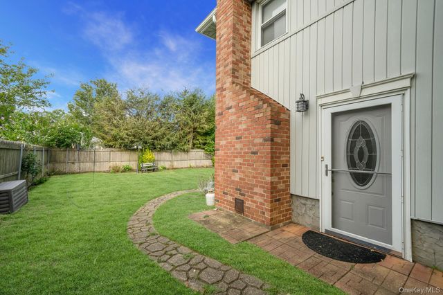 100 E 7th Street, Deer Park, NY 11729