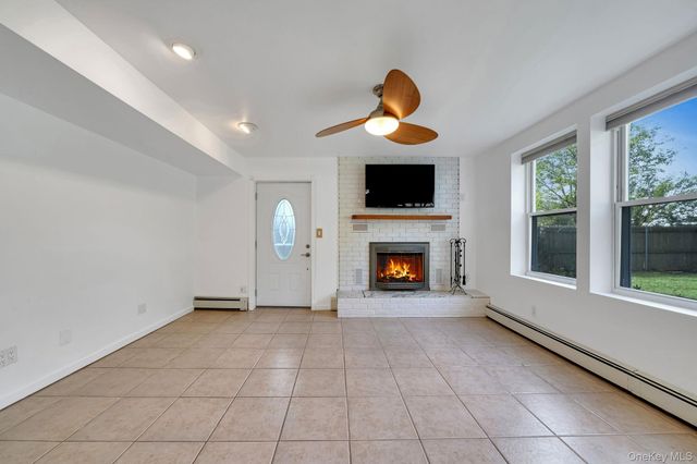 100 E 7th Street, Deer Park, NY 11729