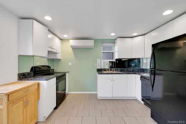 100 E 7th Street, Deer Park, NY 11729