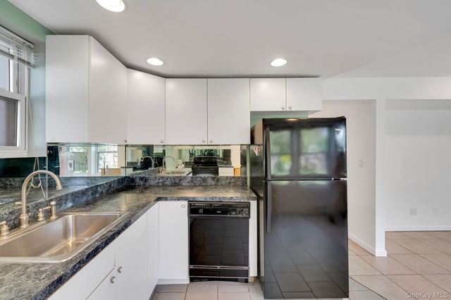 100 E 7th Street, Deer Park, NY 11729