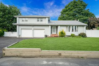100 E 7th Street, Deer Park, NY 11729