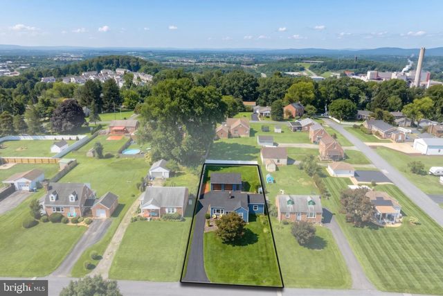 2350 PLEASANT VIEW DR, York, PA 17406