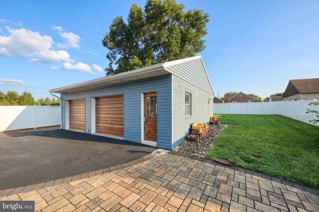 2350 PLEASANT VIEW DR, York, PA 17406