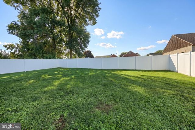 2350 PLEASANT VIEW DR, York, PA 17406