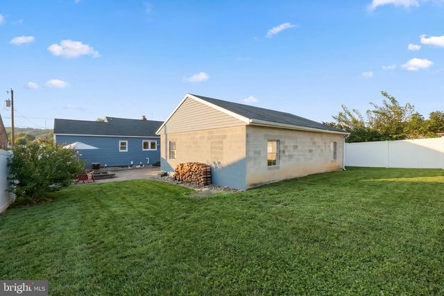 2350 PLEASANT VIEW DR, York, PA 17406