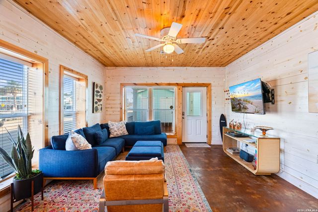 2120 11th St # 404, Port Aransas, TX 78373