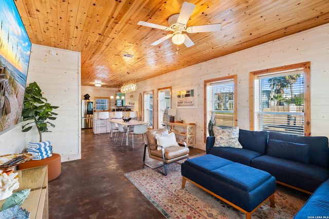 2120 11th St # 404, Port Aransas, TX 78373