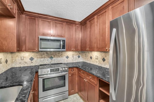 1400 PINE GLEN LANE D2, Tarpon Springs, FL 34688