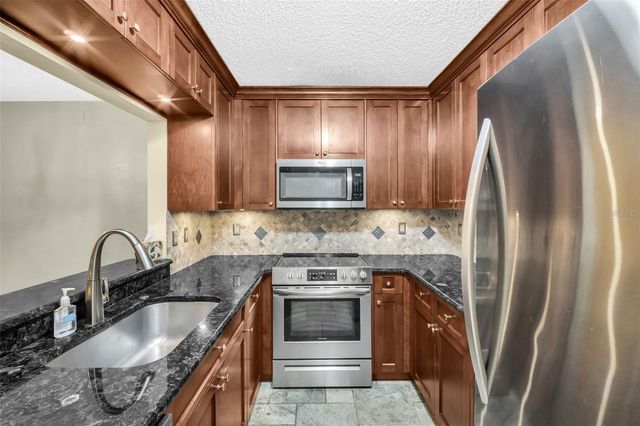 1400 PINE GLEN LANE D2, Tarpon Springs, FL 34688