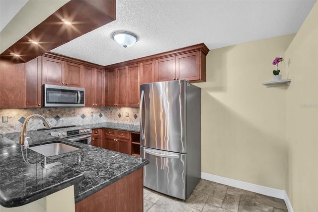 1400 PINE GLEN LANE D2, Tarpon Springs, FL 34688