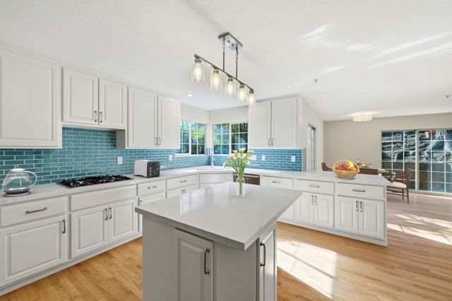 455 Avenue Portola, El Granada, CA 94019